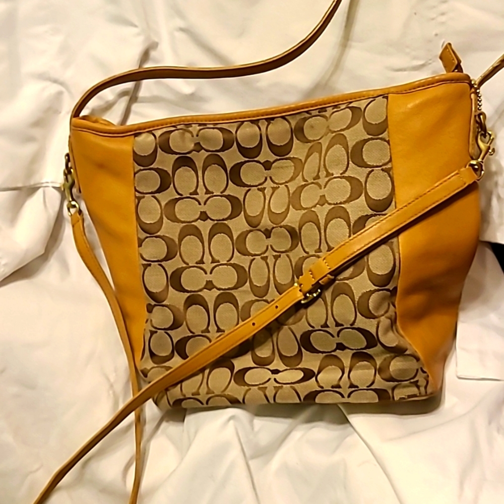 Coach classical logo crossbody bag